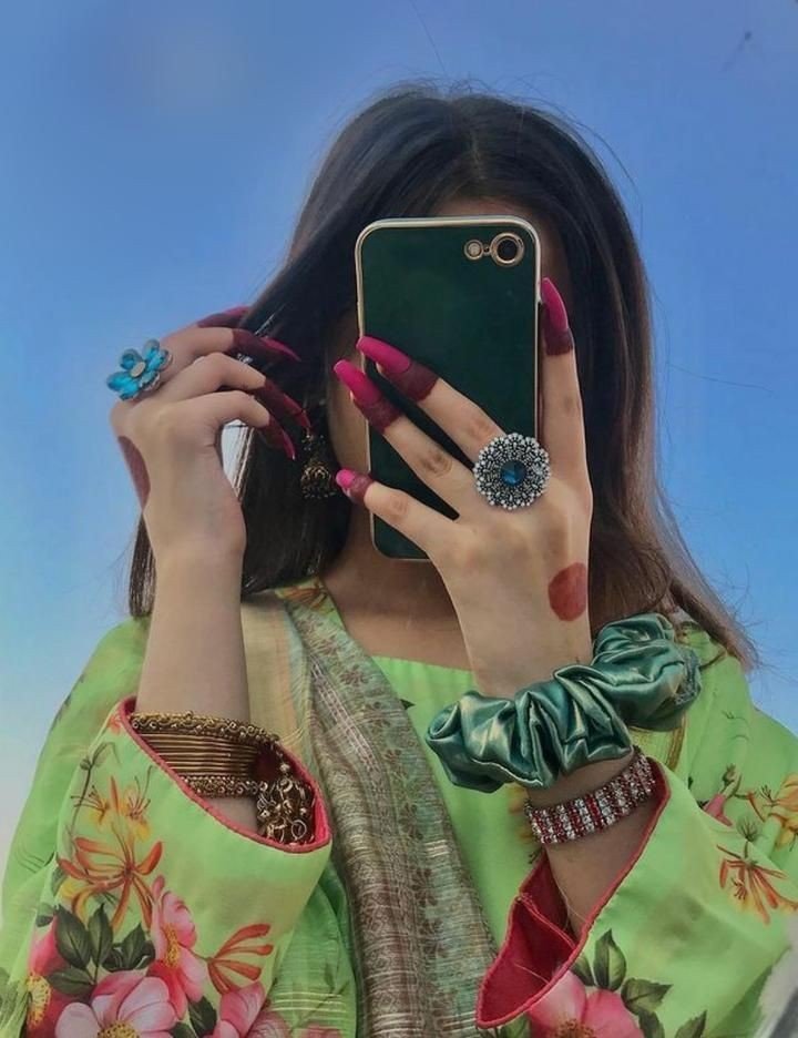 Aesthetic hidden face girl pic Instagram