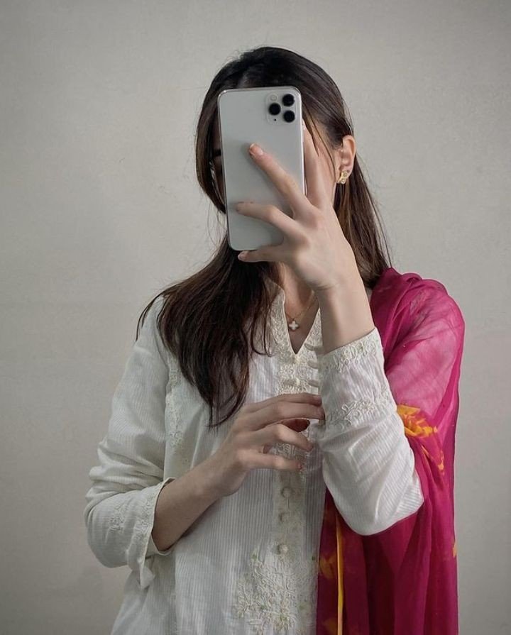 Aesthetic hidden face girl dp download