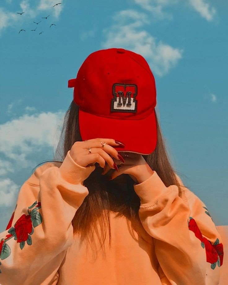 Aesthetic hidden face girl dp for whatsapp