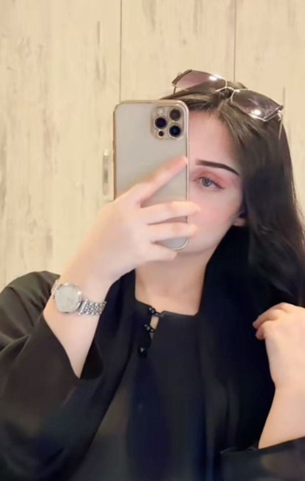 Hidden face girl pic for Instagram Indian