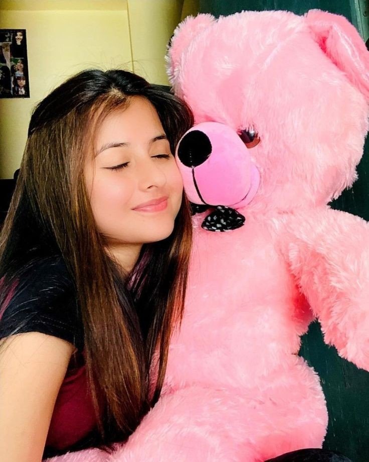 Beautiful girl pic simple